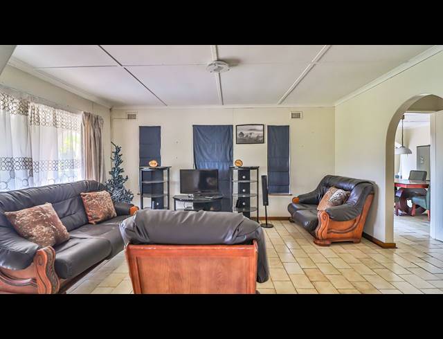 4 BEDROOM HOUSE FOR SALE IN CLARENDON